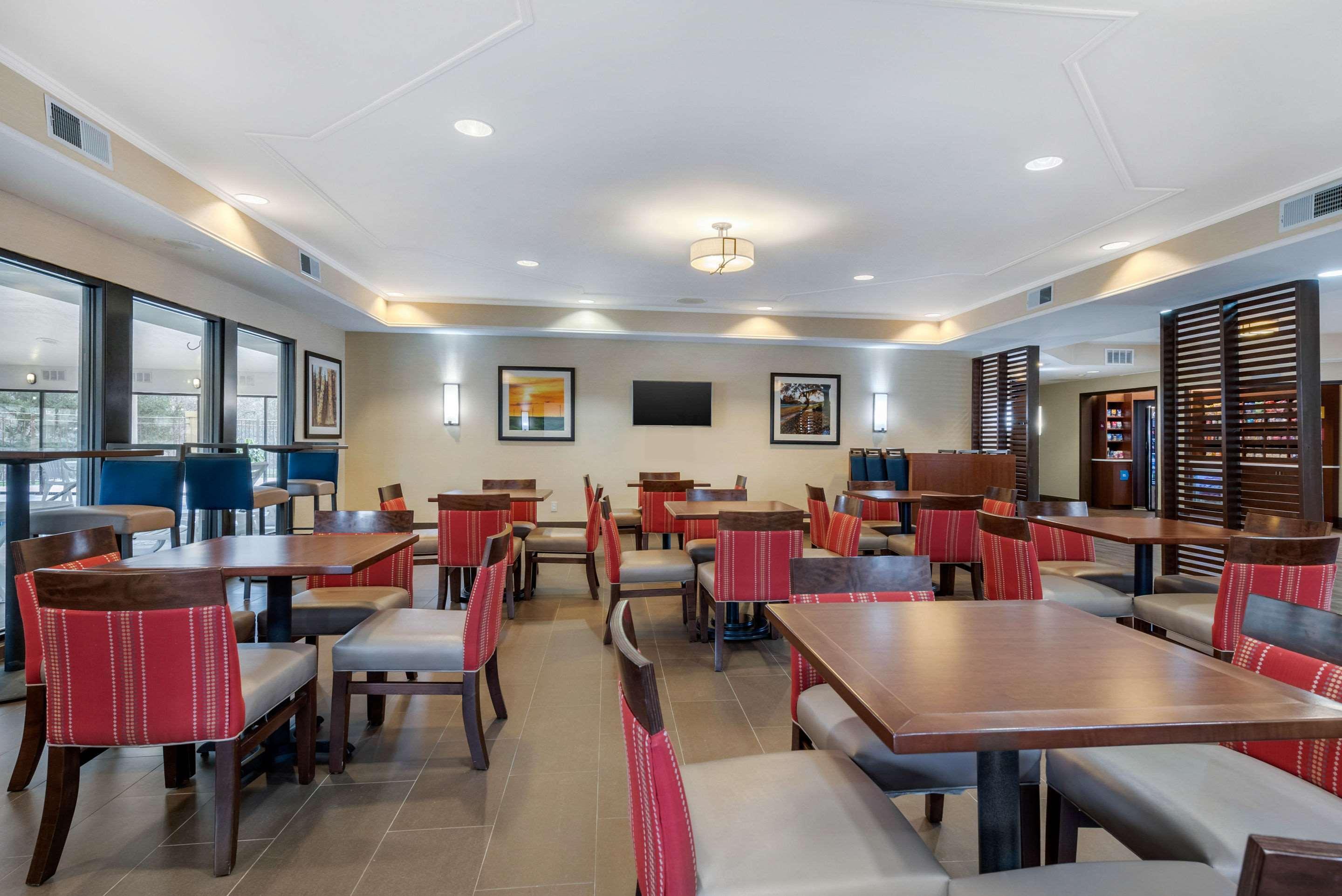 Comfort Suites Lafayette University Area Экстерьер фото