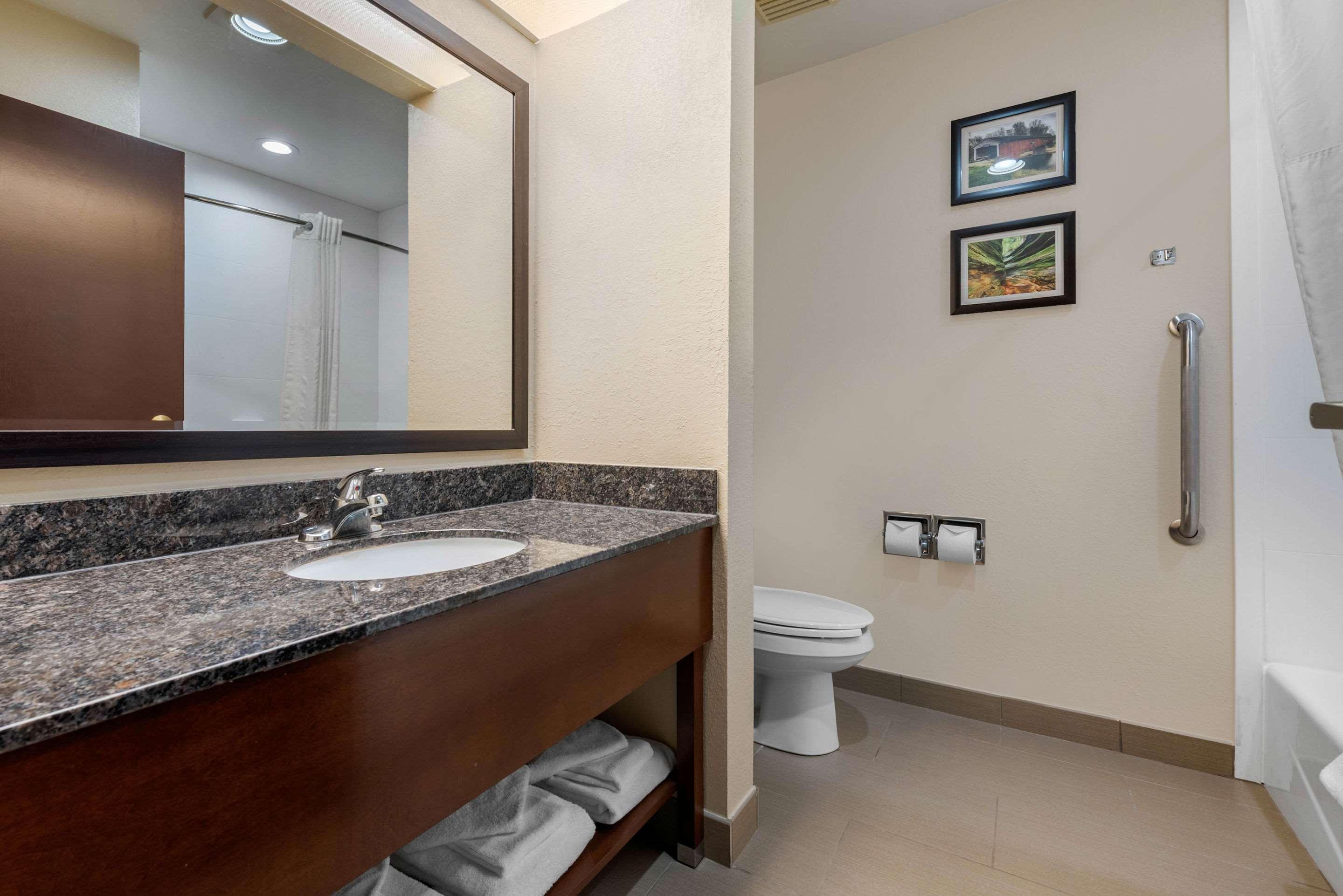 Comfort Suites Lafayette University Area Экстерьер фото