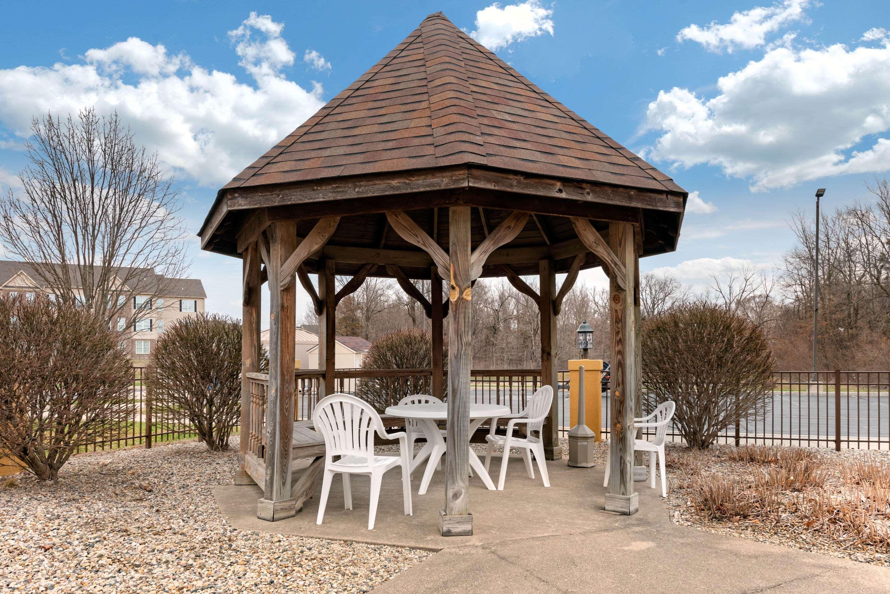 Comfort Suites Lafayette University Area Экстерьер фото