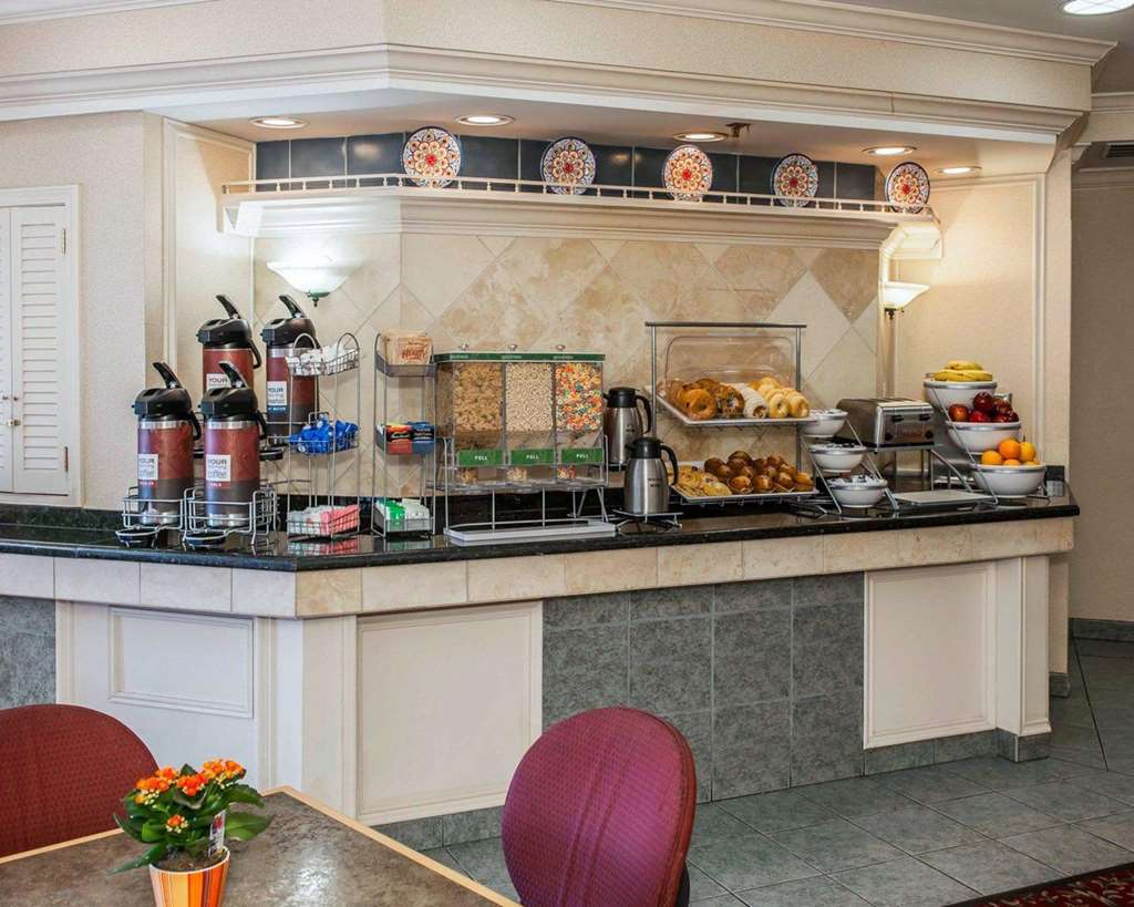 Comfort Suites Lafayette University Area Ресторан фото